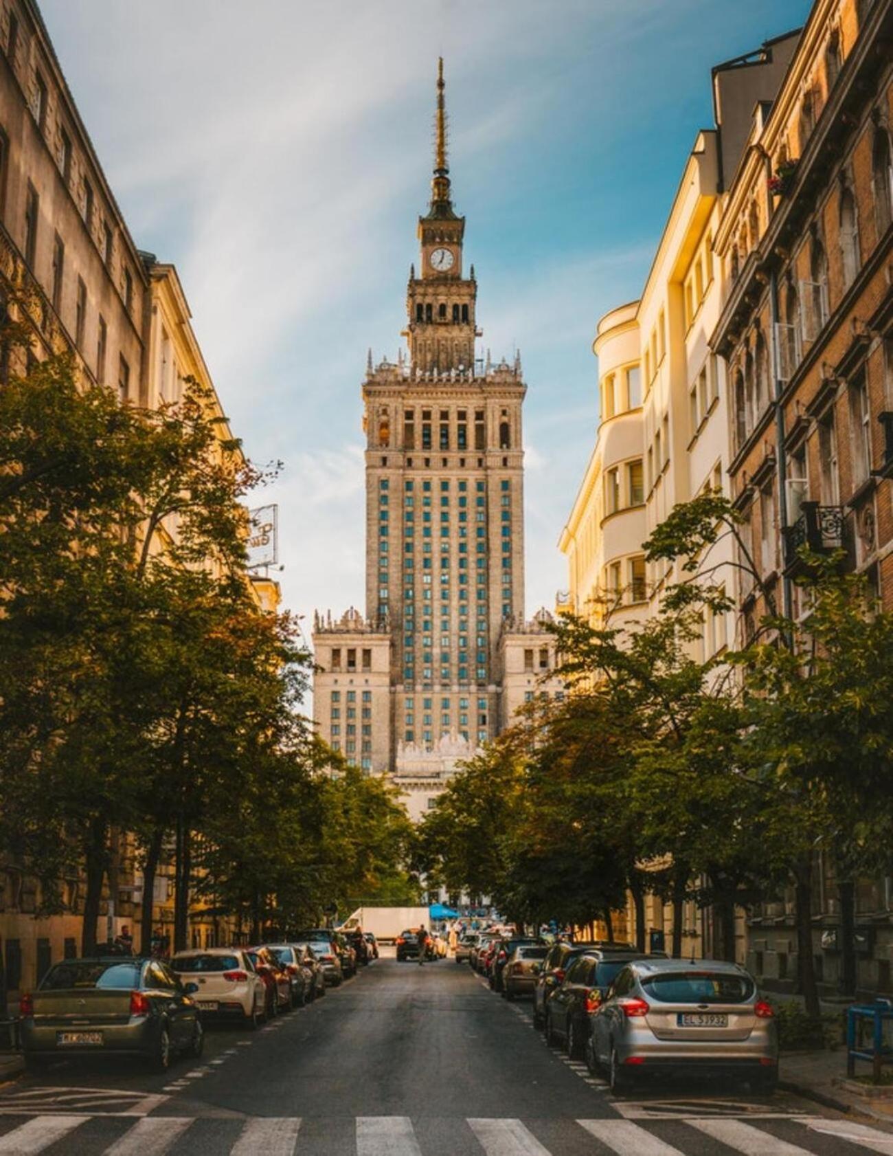 Lumina Near The Railway Station Warszawa